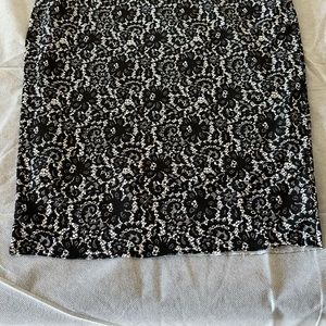 Vince camuto pencil skirt size medium